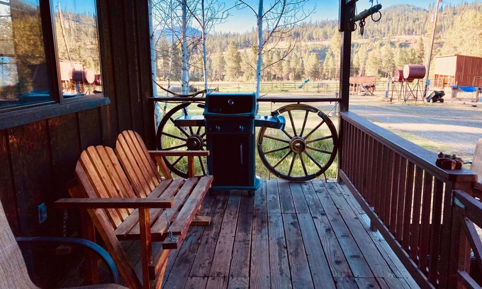 Grant County Cabin | Modern private cabin at Boulder Creek Ranch