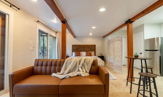 Calabasas Apartment | Modern Private Guest Suite in Tranquil Topanga