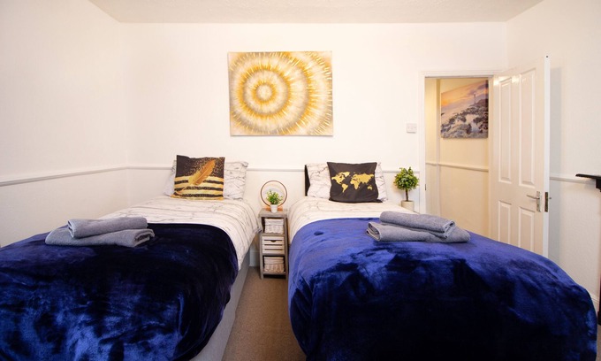 Exeter House | Modern Quirky Exeter City Cottage 2 min walk/shops