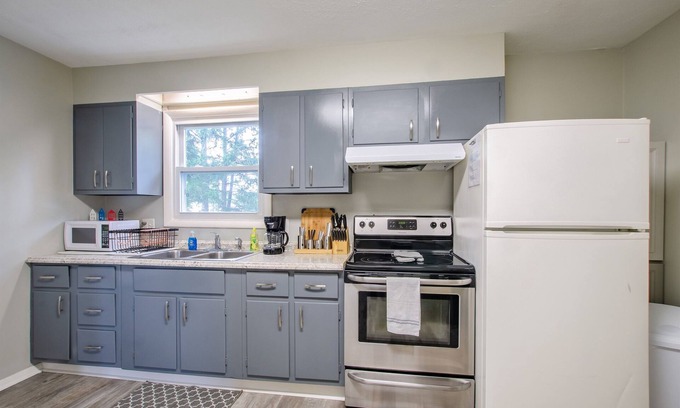 West Middleton House | Modern ranch style home - Pets welcome -FAST WiFi -