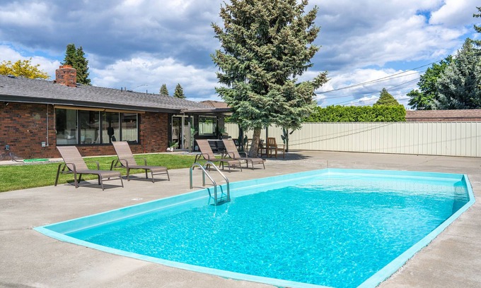 Spokane House | Modern Rancher Oasis I Gorgeous Pool!