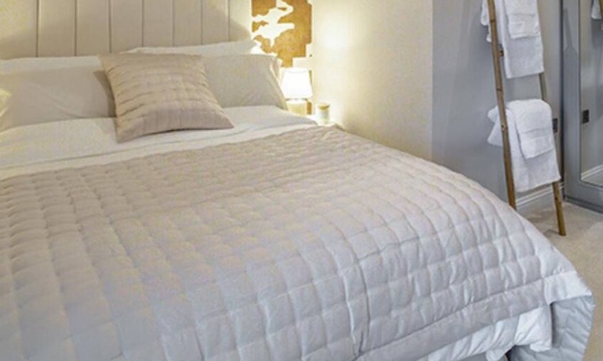 Harrogate Cottage | Modern renovated courtyard house * sleeps 5 * Free Parking* High Speed WiFi