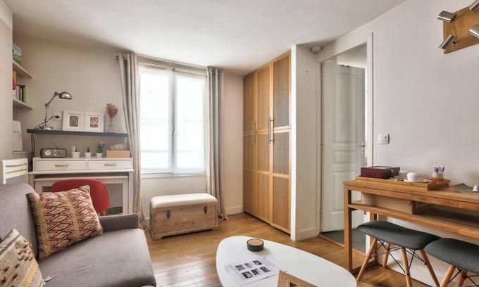 Quartier de Rochechouart Apartment | Modern Renovated studio, cozy and quiet