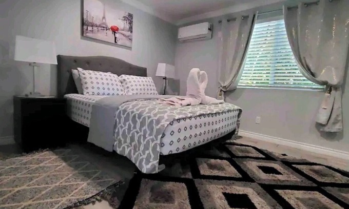 Northwest Torrance House | Modern Residence in Torrance 15 mins from LAX