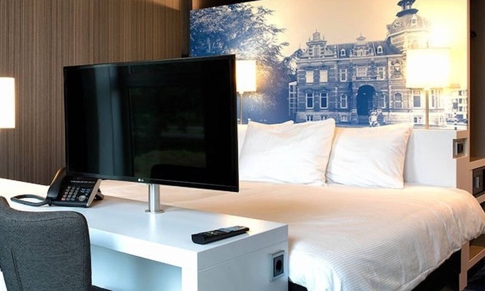 Oss Hotel | Modern Retreat with Free EV Charging, and On-Site Restaurant Near Autotron