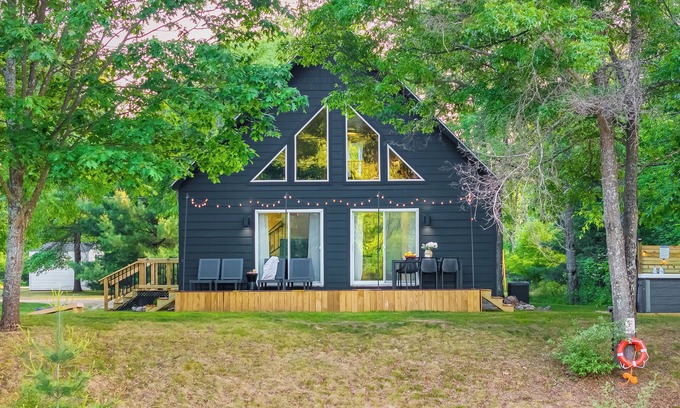 Evart Ski Chalet | Modern Riverfront Chalet w/Firepit & Hot Tub
