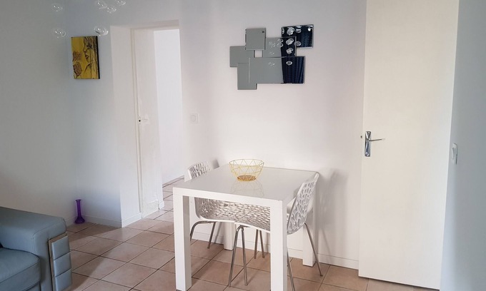 Roanne Apartment | Modern roanne apartment