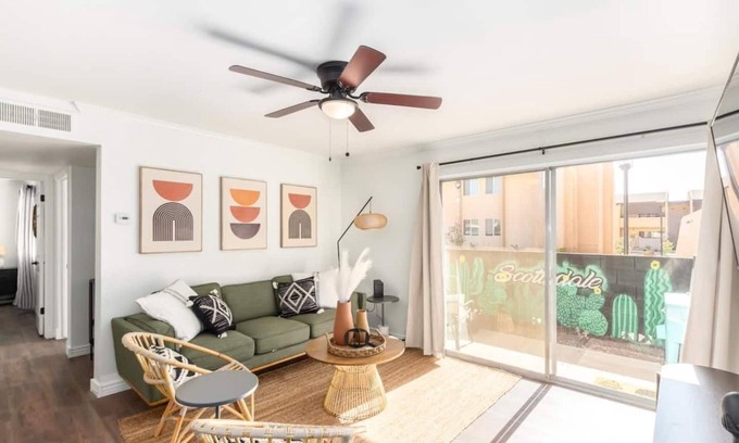 Woodland Springs Condo | Modern Scottsdale Condo with Community Amenities & Private Patio!