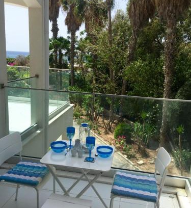 Agios Tychon Apartment | Modern Seaview Beach Studio Limassol