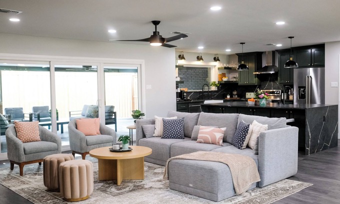 Midland House | Modern & Serene Home in Midland - Fast WiFi, King Beds, RO, Gazebo, & Firepit