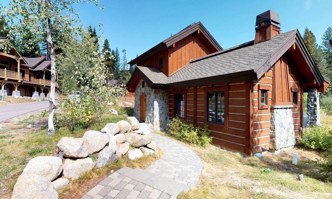 Tamarack Resort Cottage | Modern ski-in/ski-out cottage with gas grill & outdoor fire with log seats