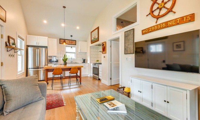 Solomons Cottage | Modern Solomons Cottage Rental - Walk to Island!