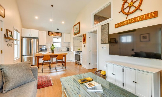 Solomons House | Modern Solomons Cottage Rental - Walk to Island!