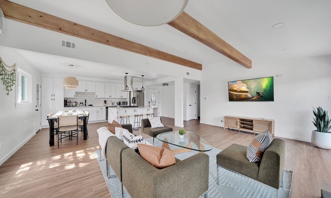 Northwest Anaheim House | Modern Spacious Disney Arcade Pool House