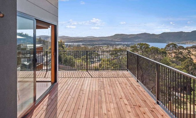 Berriedale House | Modern, spacious & sunny home with stunning views
