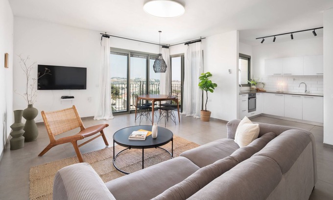 Mea She'arim Apartment | Modern Spacious W/Balcony & Panoramic Views of Old City!!