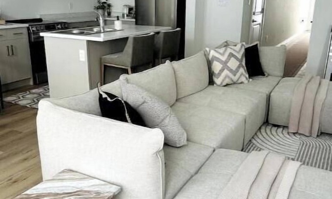 Fonthill House | Modern Stay Niagara. 3 bedroom house. Minutes from Niagara Falls. Book now!