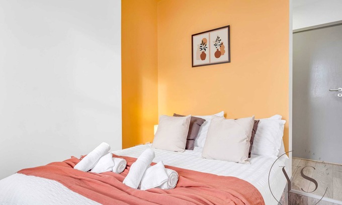 Stoke-on-Trent Apartment | Modern Studio B - Netflix, Wi-Fi & Parking