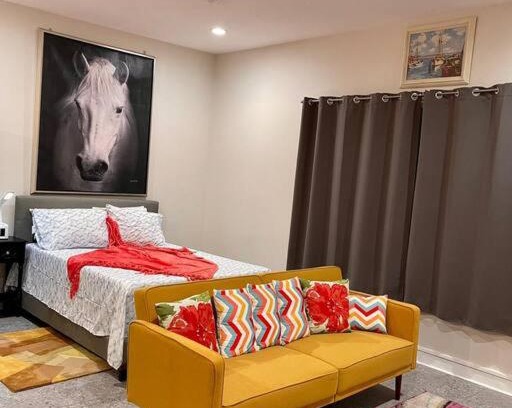 Riverside Apartment | Modern Studio, Heart of Riverside sq mins shops.