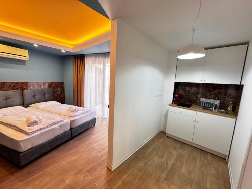 Limassol Apartment | Modern Studio Nr5 private Kitchenette and Bathroom