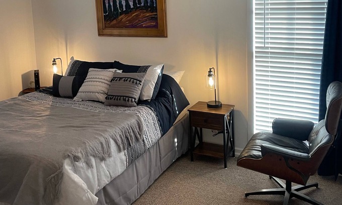 Sheffield Apartment | Modern Style 1 Bedroom, 1 Bathroom Apartment