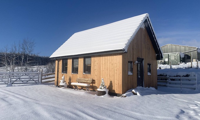 Suladale Cabin | Modern styled Cabin for 2 on a working croft 7 miles from Portree