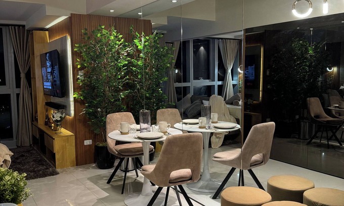 Bonifacio Global City Condo | Modern Stylish 1BR Condo Uptown BGC w/View - 22u