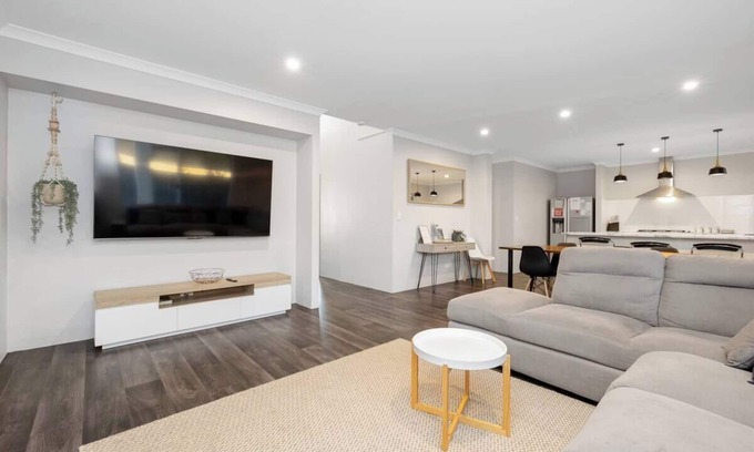 Carlisle House | Modern & Stylish Getaway with a Yard and Balcony