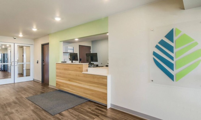 Lowell House | Modern Suite with Full Kitchen Near Pinnacle Promenade and Shiloh Memorial Park