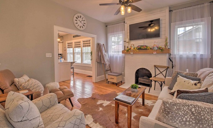 Jefferson City House | Modern, Sun-Lit Retreat w/Fire Pit & Yard!