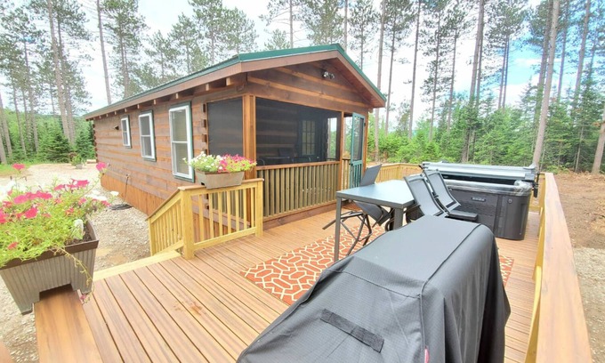 Malone Cabin | Modern Tiny Home Cabin w/ Hot Tub next to Titus Mtn Ski & Malone Golf Club