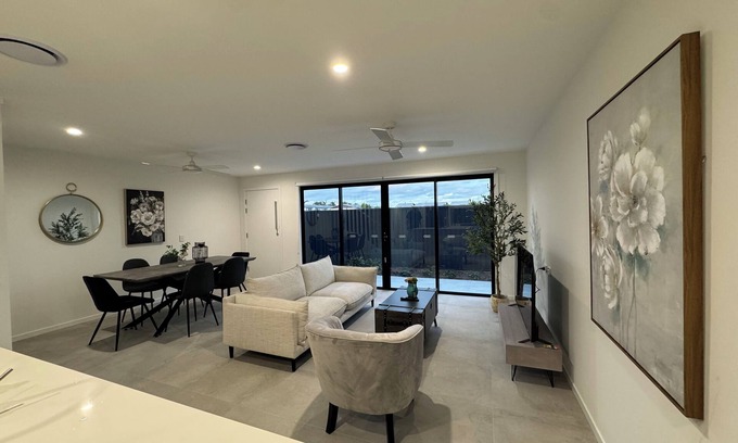 Gold Coast House | Modern Townhome in Hope Island
