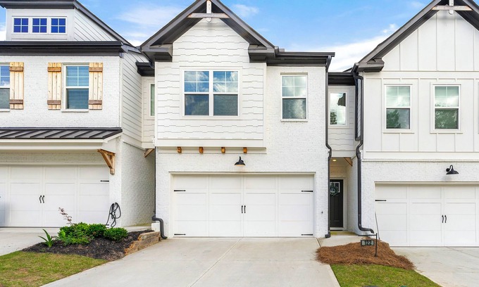 Auburn House | Modern Townhome in Auburn