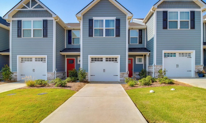 Cartersville House | Modern Townhome w/ Patio 7 Mi to Dtwn Cartersville