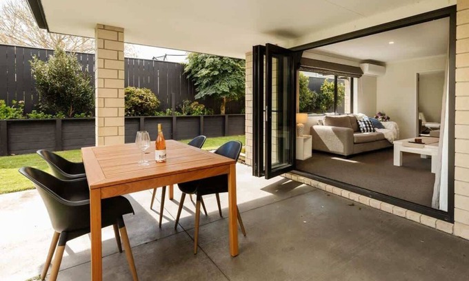 Rewa House | Modern Townhouse In Strandon - comfort and style