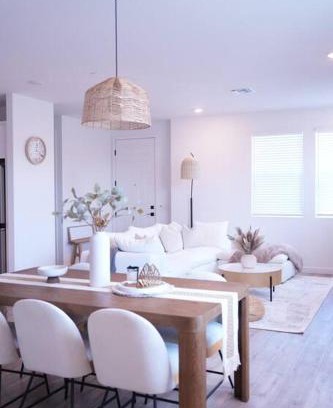 Ventura Apartment | Modern Townhouse with Mountain View near Ventura Beach