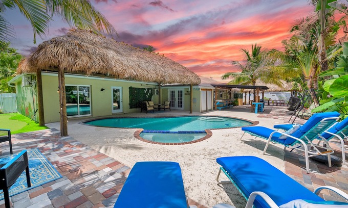 Boynton Beach House | Modern Tropical 5 bd, 4 bath, heated pool, Mini Golf, tiki hut, outdoor bar