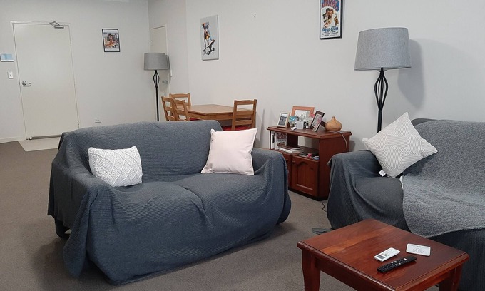 Campbelltown Apartment | Modern Unit