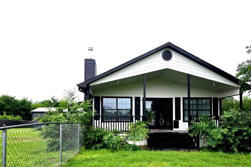 Quitman House | Modern Vacation Rental near Lake Fork for a Fantastic Family Getaway in Texas