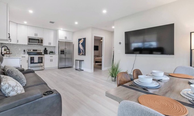 Lake Ridge Apartment | Modern Victoria Park Retreat | 30+ Night Stays Only