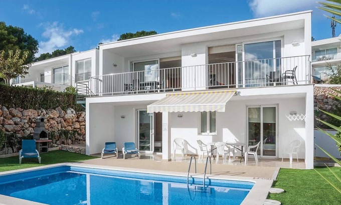 Coves Noves Villa | Modern villa great for families, close to town