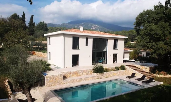 Le Collet Villa | Modern Villa With Pool Near Valbonne