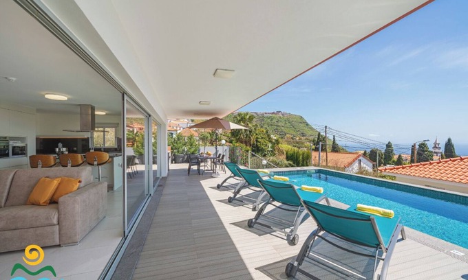Arco da Calheta Villa | Modern villa in Calheta, A/C, Pool | Arco Sun