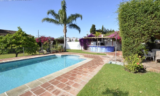 Velilla-Taramay House | Modern villa on the beach, large private pool, BBQ, many flowers very quiet.