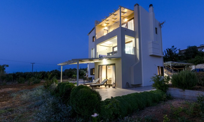 Anissaras Villa | Modern villa P&A close to the beach