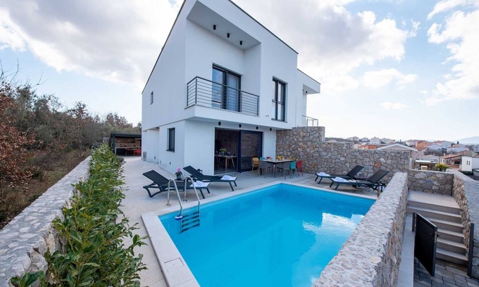 Malinska-Dubasnica Villa | Modern Villa Sila with heated pool