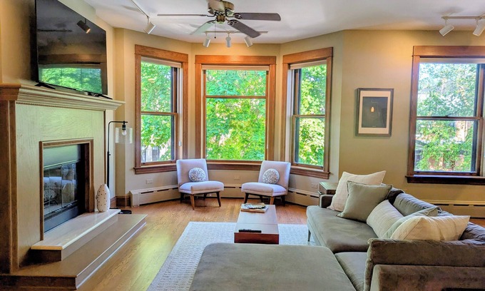 Andersonville Apartment | Modern Vintage Charm in Historic Neighborhood
