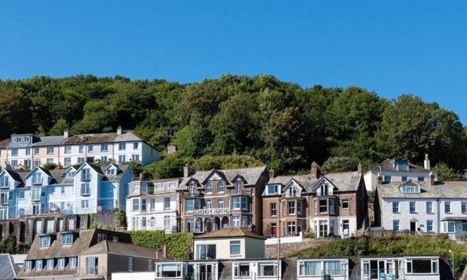 West Looe House | Modern waterfront home