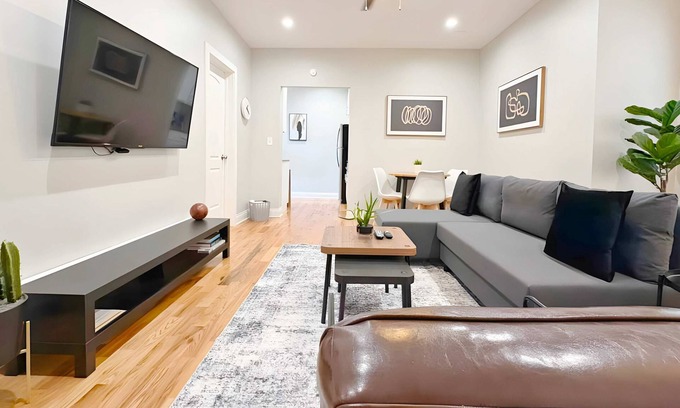 Boystown Apartment | Modern & Well-Located 1BR Apt