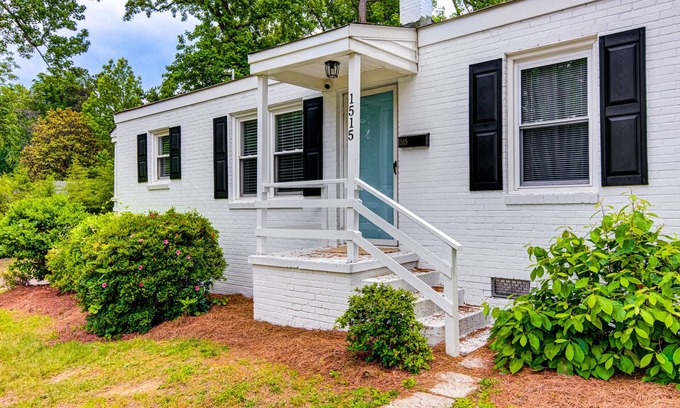 Greensboro Apartment | Modern☆Cheerful 2 Bedroom☆Minutes to Downtown
